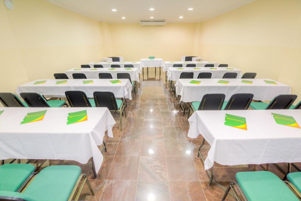 Hotel Golden Park Uberaba By Nacional Inn Exterior photo